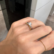 Carica l'immagine nel visualizzatore di Gallery, ANELLO SOLITARIO BIG ORO BIANCO
