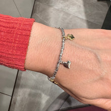 Carica l'immagine nel visualizzatore di Gallery, BRACCIALE DADINI E CIONDOLI DORATI
