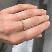 Carica l'immagine nel visualizzatore di Gallery, ANELLO INFINITO CON PALLINE ORO GIALLO
