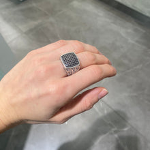 Carica l'immagine nel visualizzatore di Gallery, ANELLO UOMO QUADRATO
