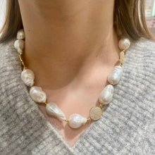 Carica l'immagine nel visualizzatore di Gallery, COLLANA PERLE SCARAMAZZE
