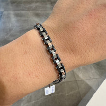 Carica l&#39;immagine nel visualizzatore di Gallery, BRACCIALE IN MAGLIA CON CHIODI
