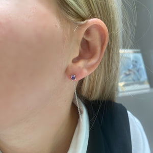 ORECCHINI A FILO CON ZIRCONE LILLA