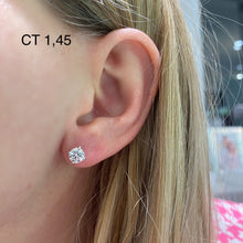 Carica l'immagine nel visualizzatore di Gallery, ORECCHINI PUNTO LUCE IN DIAMANTI
