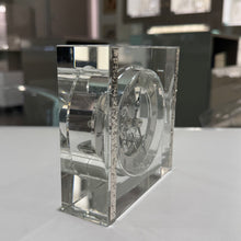 Carica l'immagine nel visualizzatore di Gallery, OROLOGIO IN CRISTALLO QUADRATO
