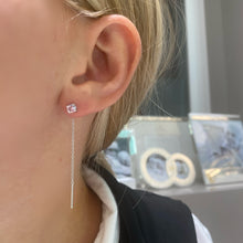 Carica l&#39;immagine nel visualizzatore di Gallery, ORECCHINI A FILO CON ZIRCONE ROSA
