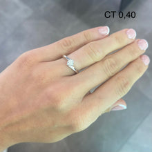 Carica l'immagine nel visualizzatore di Gallery, ANELLO SOLITARIO VALENTINO
