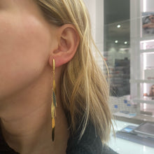 Carica l'immagine nel visualizzatore di Gallery, ORECCHINI FOGLIE PENDENTI
