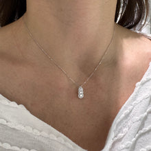 Carica l'immagine nel visualizzatore di Gallery, COLLANA TRILOGY CON CONTORNO DIAMANTI
