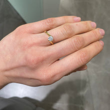 Carica l'immagine nel visualizzatore di Gallery, ANELLO SOLITARIO ORO GIALLO
