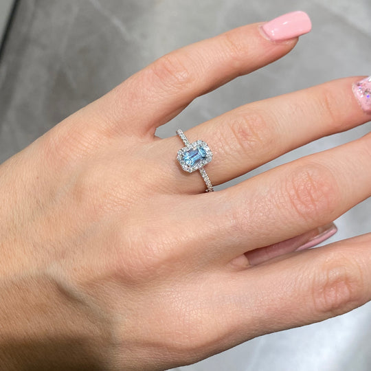 ANELLO ACQUAMARINA e DIAMANTI