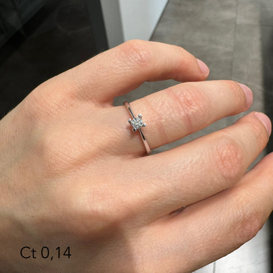 SOLITARIO CLASSICO CON DIAMANTE