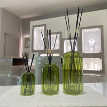 Carica l'immagine nel visualizzatore di Gallery, PROFUMATORE BOTTLE GREEN
