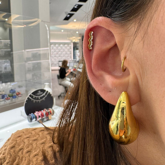 ORECCHINO A FORMA DI ONDA CON CRISTALLI