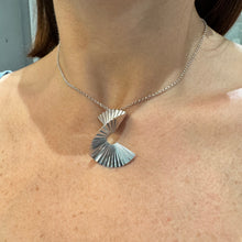 Carica l&#39;immagine nel visualizzatore di Gallery, COLLANA VENTAGLIO
