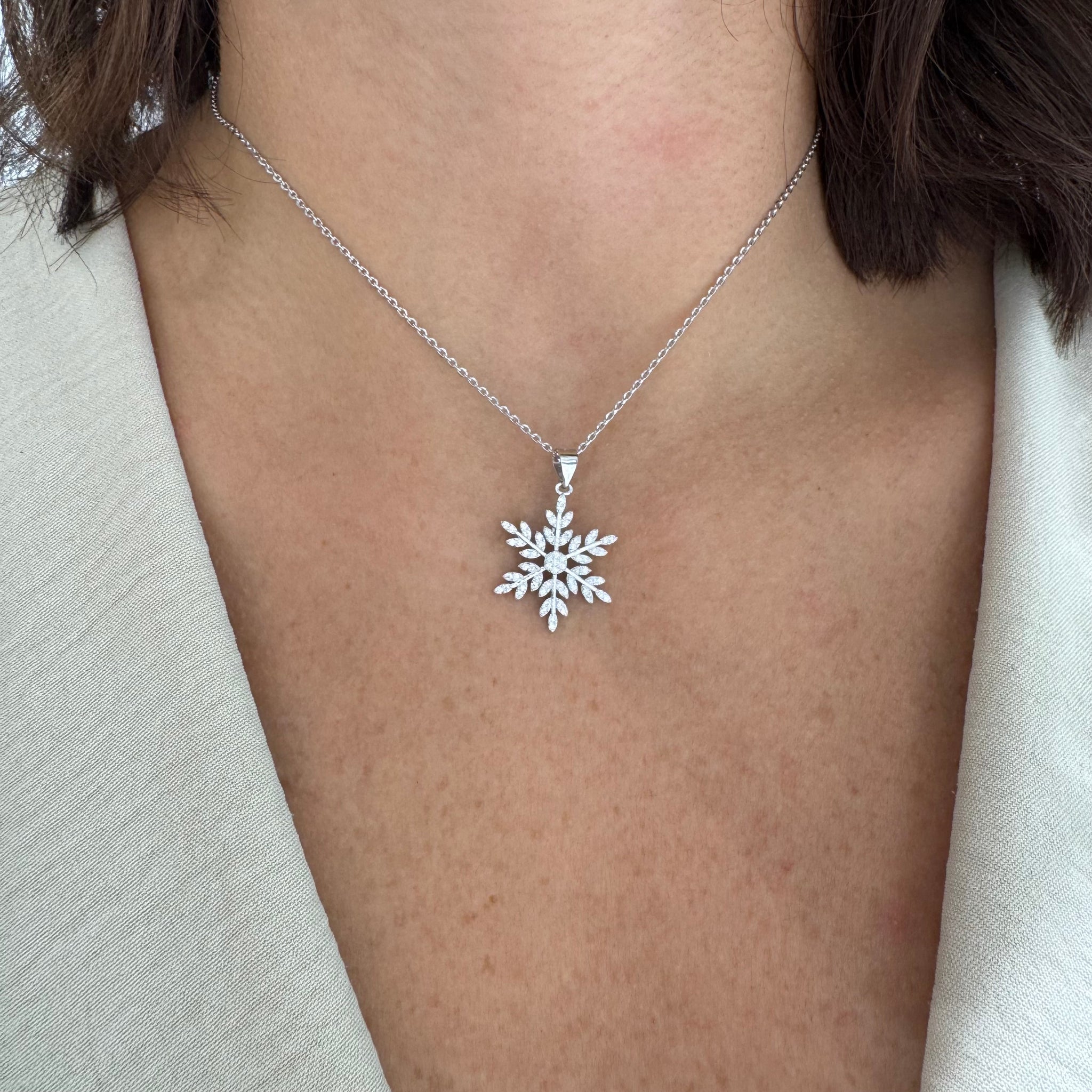 L'AGHINO DI CHICCA: Collana Fiocco di neve L'AGHINO DI CHICCA: Collana Fiocco di neve