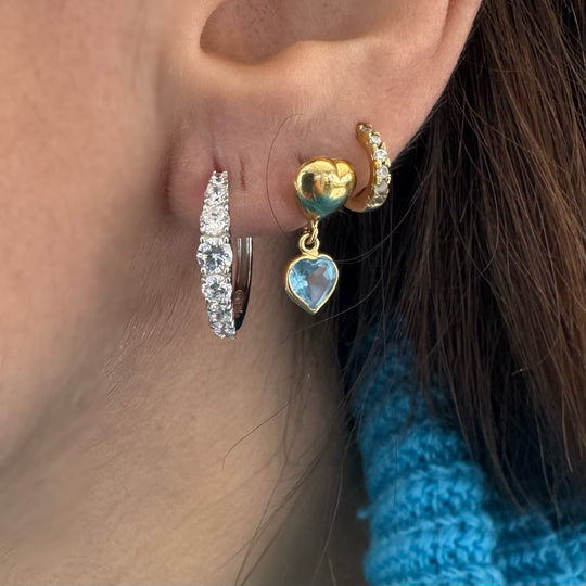 ORECCHINI A CERCHIO CON ZIRCONI SCALARI