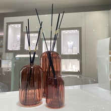 Carica l'immagine nel visualizzatore di Gallery, PROFUMATORE BOTTLE BORDEAUX
