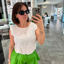 Carica l&#39;immagine nel visualizzatore di Gallery, OCCHIALE DA SOLE MIU MIU
