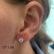 Carica l'immagine nel visualizzatore di Gallery, ORECCHINI PUNTO LUCE IN DIAMANTI
