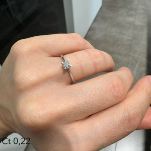 SOLITARIO CLASSICO CON DIAMANTE
