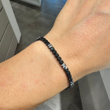 Carica l&#39;immagine nel visualizzatore di Gallery, BRACCIALE TENNIS NERO
