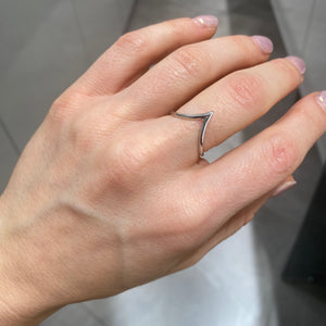 ANELLO V IN ARGENTO