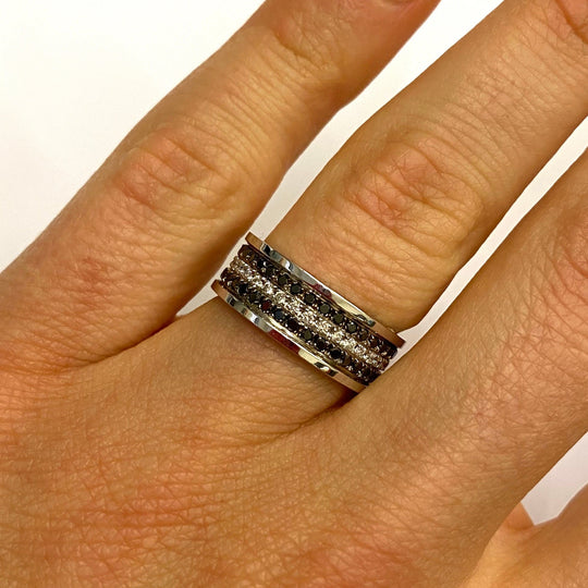 ANELLO CON DIAMANTI NERI E BIANCHI