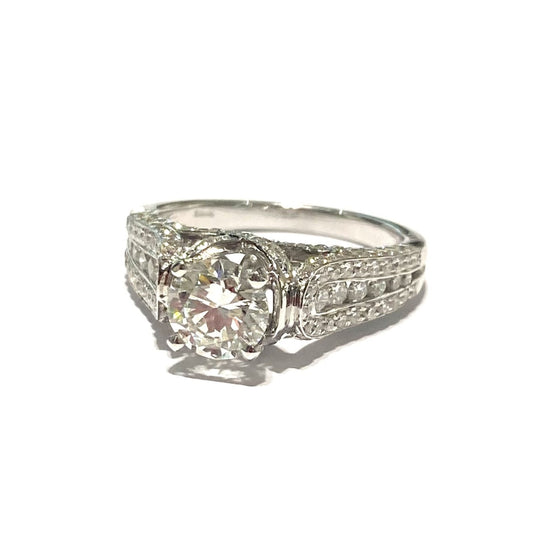 ANELLO SOLITARIO PAVÉ SUL GAMBO