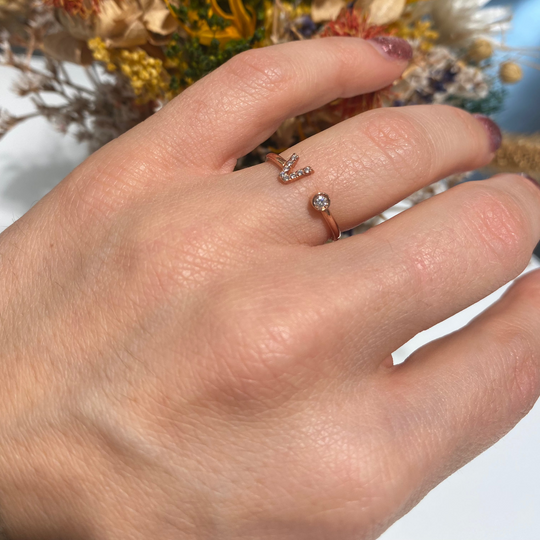 ANELLI CON INIZIALE IN DIAMANTI