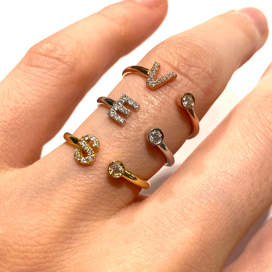 ANELLI CON INIZIALE IN DIAMANTI