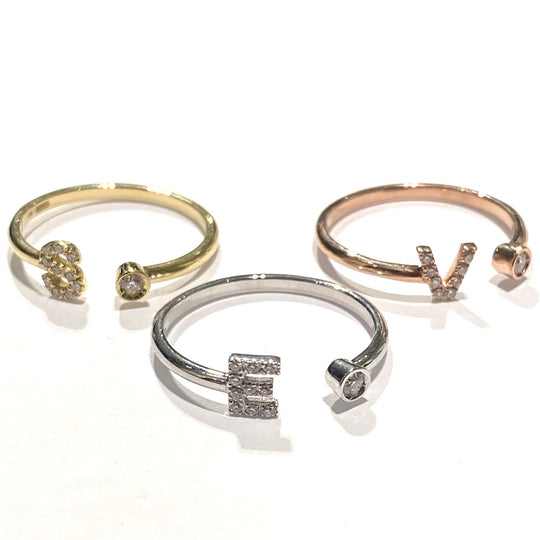 ANELLI CON INIZIALE IN DIAMANTI