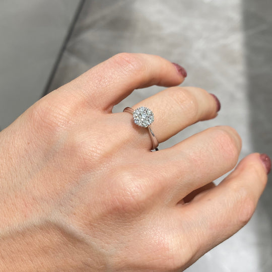 SOLITARIO FIORE IN DIAMANTI